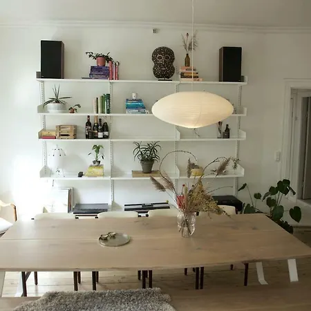 Bright, Comfortable Family Retreat In Fun Norrebro